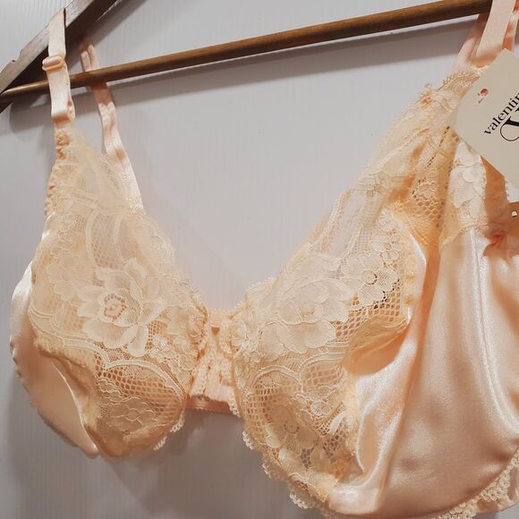 Vtg Valentino Intimo Bra 36D pink/peach Lace Underwire NWT 02710 front close - Picture 3 of 8